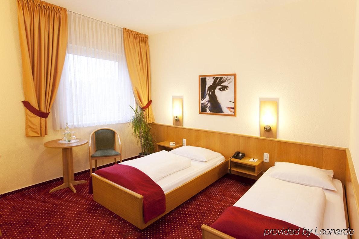 Arthotel Ambassador Wiesbaden - Free Parking Habitación foto