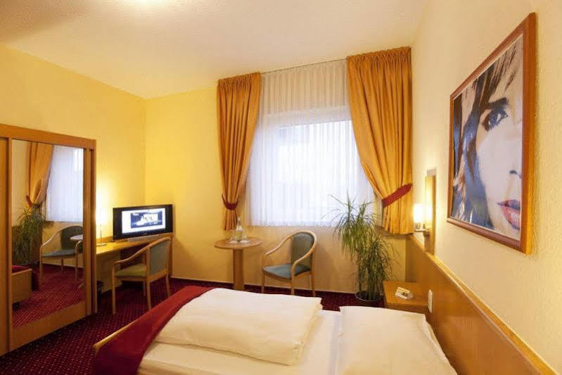 Arthotel Ambassador Wiesbaden - Free Parking Exterior foto